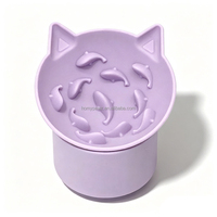 Gamelle pour chat en silicone surélevée à design incliné, bol anti-glouton pour chat et petit chien, forme de poisson, pour ralentir la consommation