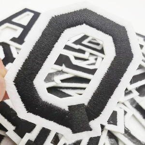Offres Spéciales : Écussons Brodés Personnalisés en Chenille, Écussons Lettres en Fourrure avec Logo pour Sacs, Vêtements et Textiles de Maison - Product Image 3