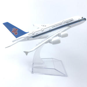 1 Comparé au modèle d'<span class=keywords><strong>avion</strong></span> en alliage 400, China Southern Airlines 380, souvenir de collection, décoration de voiture, articles de décoration - Product Image 1