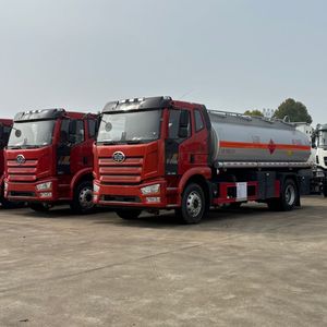 Camión Cisterna Diésel FAW J6L 4x2 de 15000 Litros, Camión de Suministro de Combustible con Bomba para Reabastecimiento de Combustible Inflamable - Product Image 2