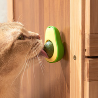 Juguete Masticable para Gatos con Diseño de Gorra Ecológico e Interesante, Carcasa de ABS Estilo Aguacate de 25g, Bola Giratoria de Catnip y Menta para Divertirse