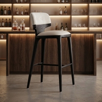 Tabouret de bar moderne en tissu léger rembourré, avec dossier incurvé et structure en bois massif