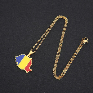 Colliers à chaîne émaillée pour <span class=keywords><strong>carte</strong></span> de la ville de <span class=keywords><strong>Roumanie</strong></span> en acier inoxydable plaqué or 18 carats Collier à pendentif pour <span class=keywords><strong>carte</strong></span> du drapeau national de la <span class=keywords><strong>Roumanie</strong></span> - Product Image 4