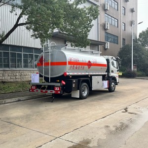 Camion-citerne JAC 4x2 6CBM pour le transport de marchandises dangereuses, directement de l'usine, pour la livraison de diesel et d'essence - Product Image 6