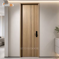 Porte intérieure en bois minimaliste moderne avec décor vertical noir et placage bois pour chambre à coucher