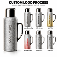 Thermos de Voyage Personnalisé de Luxe en Titane à Double Paroi, Grande Capacité 27 oz, avec Couvercle à Bouton Poussoir, Bec Verseur et Poignée de Transport