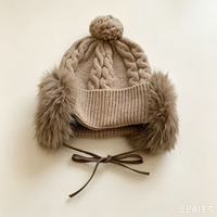 Bonnet tricoté en polyester 100 % recyclé avec logo personnalisé, chaud pour l'hiver, avec cache-oreilles en fausse fourrure pour femme – Fabrication depuis 17 ans