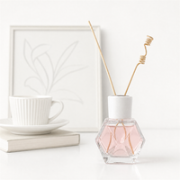 Diffuseur de parfum en verre carré de qualité supérieure 100 ml 200 ml avec logo personnalisé, décoration d'intérieur, récipient aromatique avec couvercles et bâtonnets en rotin
