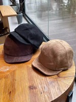 Gorra de 5 Paneles Personalizada al por Mayor con Logotipo, de Poliéster y Lona, Visera Plana, Hebilla Dorada de Cobre, Sin Estructura, Suave, Unisex, para Todas las Estaciones