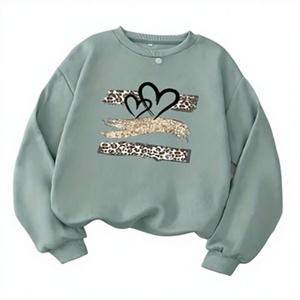 Sudadera de cuello redondo verde salvia para mujer, con hombros caídos, manga larga, estampado de leopardo y corazones, estilo casual. - Product Image 1