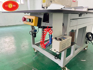 <span class=keywords><strong>Machine</strong></span> de matelassage CNC LVBU-10050 pour matériaux épais <span class=keywords><strong>Machine</strong></span> à <span class=keywords><strong>coudre</strong></span> pour décoration intérieure <span class=keywords><strong>Machine</strong></span> à <span class=keywords><strong>coudre</strong></span> électronique pour motifs - Product Image 4