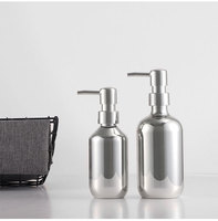 Bouteille en plastique de luxe 10oz 16oz plaqué or et argent avec pompe pour shampoing, gel douche, lotion, etc.