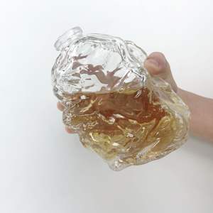 Personalizado en relieve OEM ODM 75cl Whisky <span class=keywords><strong>Vodka</strong></span> Brandy <span class=keywords><strong>botella</strong></span> <span class=keywords><strong>de</strong></span> licor <span class=keywords><strong>con</strong></span> forma <span class=keywords><strong>de</strong></span> <span class=keywords><strong>calavera</strong></span> botellas <span class=keywords><strong>de</strong></span> copa <span class=keywords><strong>de</strong></span> vino <span class=keywords><strong>con</strong></span> corcho - Product Image 3