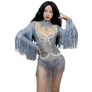 Moda gri saçak gümüş Rhinestones inciler şeffaf Bodysuit kadın dans gösterisi kostüm doğum günü partisi kıyafet