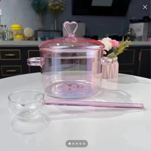 Vente directe 1.3 1.5 1.8L <span class=keywords><strong>Casserole</strong></span> en verre rose résistante à la chaleur avec couvercle, pot et poêle pour cuisinière avec couvercle à bouton en forme de cœur - Product Image 2