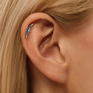 Piercing de cartilage hélix plat en argent sterling 925 plaqué or 18 carats avec zircon, finition antique, motif voilier géométrique, pièce unique - Product Image 3