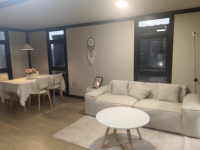 Maison préfabriquée pliable à double aile extensible 20ft 40ft avec isolation PU, salle de bain, cuisine, entrepôt, logement temporaire