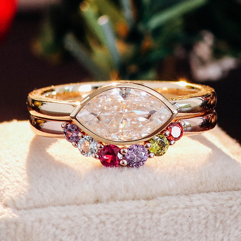 Bague en or massif 10K véritable avec moissanite et diamants.