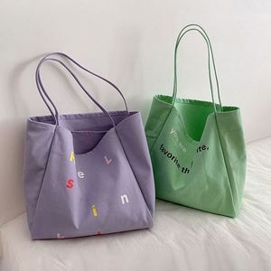 Bolsa de Mano de Lona Resistente, Lavable y Reutilizable, con Cierre de Cremallera, para el Trabajo o la Escuela, Estilo Moderno y Popular para Mujer - Product Image 5