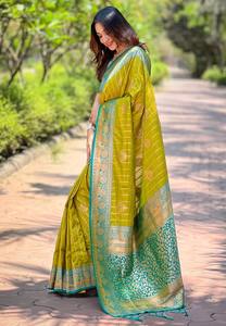 Nouvelle collection de sarees en soie douce et élégante pour les fêtes et les mariages, sarees en soie disponibles en gros en provenance d'Inde - Product Image 4