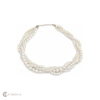 Collier en perles d'imitation à plusieurs rangs superposés