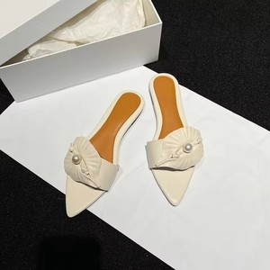 Pantofole basse da <span class=keywords><strong>donna</strong></span> con decorazioni a fiori e perle vendita calda 2025 estate nuovi sandali da spiaggia casual da <span class=keywords><strong>donna</strong></span> - Product Image 4