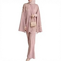 Ensemble Abaya Musulmane 2 Pièces Personnalisé pour Femme, Rose Poudré, Manches Cape, Broderie Dentelle, Ourlet Festonné, Nylon Respirant, Fabrication OEM ODM