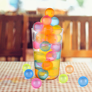 Glaçons ronds réutilisables en plastique coloré de 2,5 cm pour jus et alcool - Product Image 2
