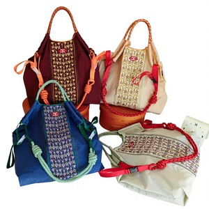 Bolso de Hombro de Gran Capacidad con Correa Única, Estilo Japonés, Impermeable, con Bordado Floral, de Nailon, para <span class=keywords><strong>el</strong></span> Verano 2026 - Product Image 1