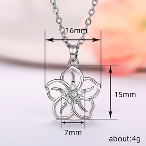 Collana con pendente a fiore a cinque petali con zirconi per donna, catena floreale per clavicola, gioielli alla moda - Product Image 5