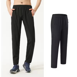 Pantalones de Entrenamiento con Paneles Ventilados para Mayor Movilidad en las Sesiones de Gimnasio - Product Image 3