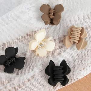 Haaraccessoires für Damen und Mädchen im Großhandel, 6-teiliges Set, niedliche, mattierte Schmetterlings-Haarklammern, Set mit individuellen, kleinen Mini-Krallenclips - Product Image 5