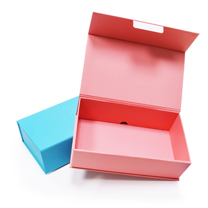 Caja de Regalo de Papel Rígido Plegable Rosa Personalizada con Estampado en Relieve de Lámina Dorada y Laminación Mate Brillante - Product Image 3