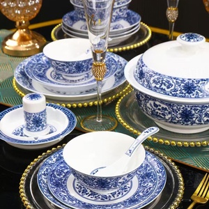 Service <span class=keywords><strong>de</strong></span> table en céramique <span class=keywords><strong>de</strong></span> style chinois moderne Jingdezhen, ensemble <span class=keywords><strong>de</strong></span> bols et assiettes en porcelaine bleu et blanc, cadeau pour la maison - Product Image 4