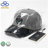 Fabricant de casquettes OEM, design à trous découpés au laser BSCI, logo en silicone personnalisé, casquettes de golf à 5 panneaux avec cordons pour événements sportifs