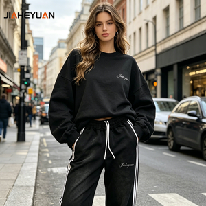 Felpa con Cappuccio da Donna di Alta Qualità, Streetwear 440GSM, Vintage Lavato, Oversize con Spalle Cadenti e Pantaloni Sportivi Larghi con Striscia Laterale - Product Image 1