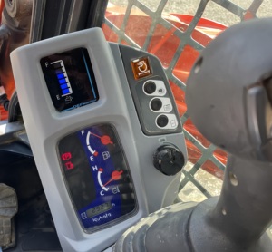 รถตักล้อยางขนาดเล็ก Kubota SVL95-2S ปี 2021 ใช้งานมาแล้ว 950 ชั่วโมง สภาพดีเยี่ยม ยางใหม่ พร้อมใช้งาน พร้อมอุปกรณ์ Quick Attach - Product Image 6