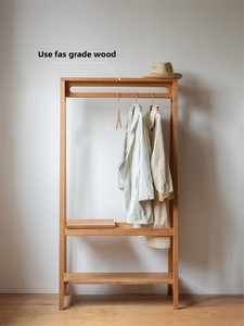 Perchero de pie minimalista japonés de roble macizo rojo para dormitorio - Product Image 4