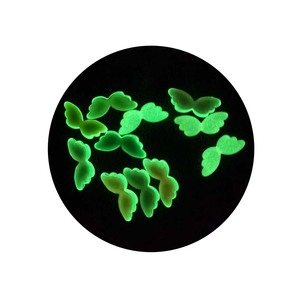 100 pz/lotto graziosi cabochon <span class=keywords><strong>con</strong></span> ali in resina trasparente sul retro piatto abbellimento artigianale per centri di fiocco per capelli decorazioni per Scrapbooking - Product Image 4