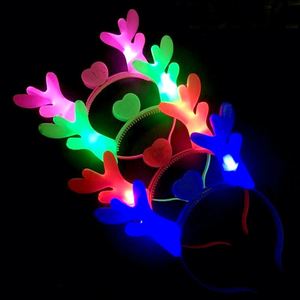 Diadema Navideña Brillante con Diseño de Dibujos Animados, Suministros de Decoración Navideña, Luces LED, Diadema con Plumas de Reno y Hebilla - Product Image 3