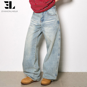 Pantalones Vaqueros Anchos de Mezclilla Premium con Lavado Desgastado de LARSUR Custom Denim Factory, Estilo Urbano, Rotos y Dañados, con Corte Curvo Scimitar para Mujer - Product Image 1