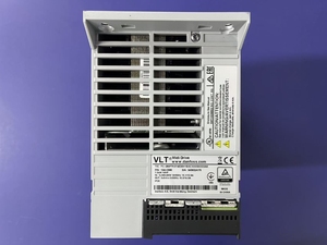 Variateur de fréquence VLT Midi Drive FC-280 Série 134U2986 FC-280P7K5T4E20H1BXCXXXSXXXXAX 7,5 kW/10 CV 3PH 380-480 VAC VFD - Product Image 1