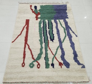 Ensemble tapis et coussin carré en laine et soie marocaine noués à la main par un artisan – Design géométrique, tapis de sol doux, moelleux et durable sur mesure - Product Image 2