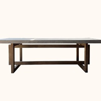 Table à manger carrée en bois rustique américain récupéré, 8 places, avec couche de béton sur un noyau en bois