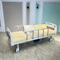 Lit médical multifonctionnel réglable pour personnes âgées avec poteau IV
