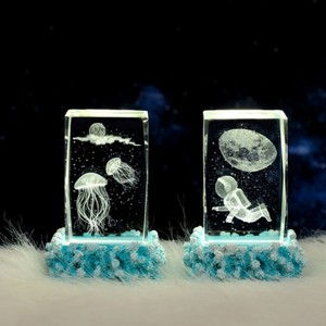 Đèn ngủ LED 3D tùy chỉnh hình sứa sáng tạo, trang trí bằng nhựa resin, đế phát sáng bằng kính, sử dụng nguồn USB, phong cách tối giản hiện đại, bể cá để bàn - Product Image 1
