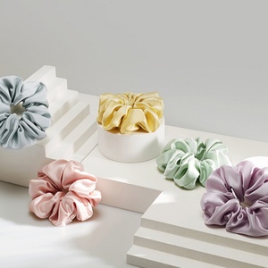 ที่มัดผมทำจากผ้าซาตินมัดผมทำจากผ้าไหมพิมพ์โลโก้ได้ตามต้องการ - Product Image 2