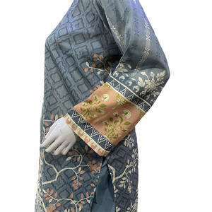 Elegante Traje de Mujer Gris con Costuras Decorativas – Vestido de Algodón Bordado de 3 Piezas para el Verano - Product Image 2