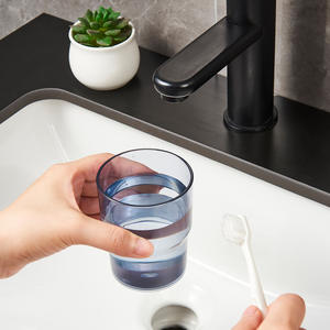 ที่วางแก้วติดผนังแบบใสสำหรับแปรงสีฟันและน้ำยาบ้วนปาก ที่จัดระเบียบห้องน้ำพลาสติกพร้อมแก้วสามสี - Product Image 3