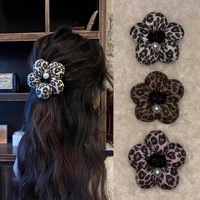 Aksesoris rambut mutiara Korea perempuan, aksesori rambut kasual elegan motif macan tutul mewah desain populer